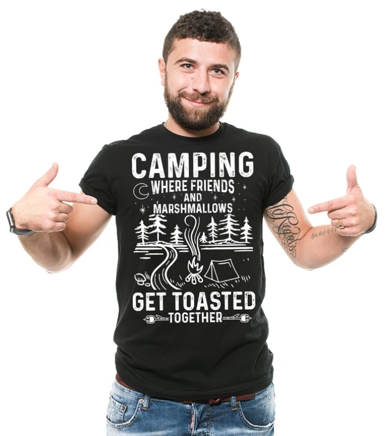 メンズショートTシャツ、面白いキャンプの名言プリントグラフィ - Outdoor Adventure Quotes Short のレビューと価格