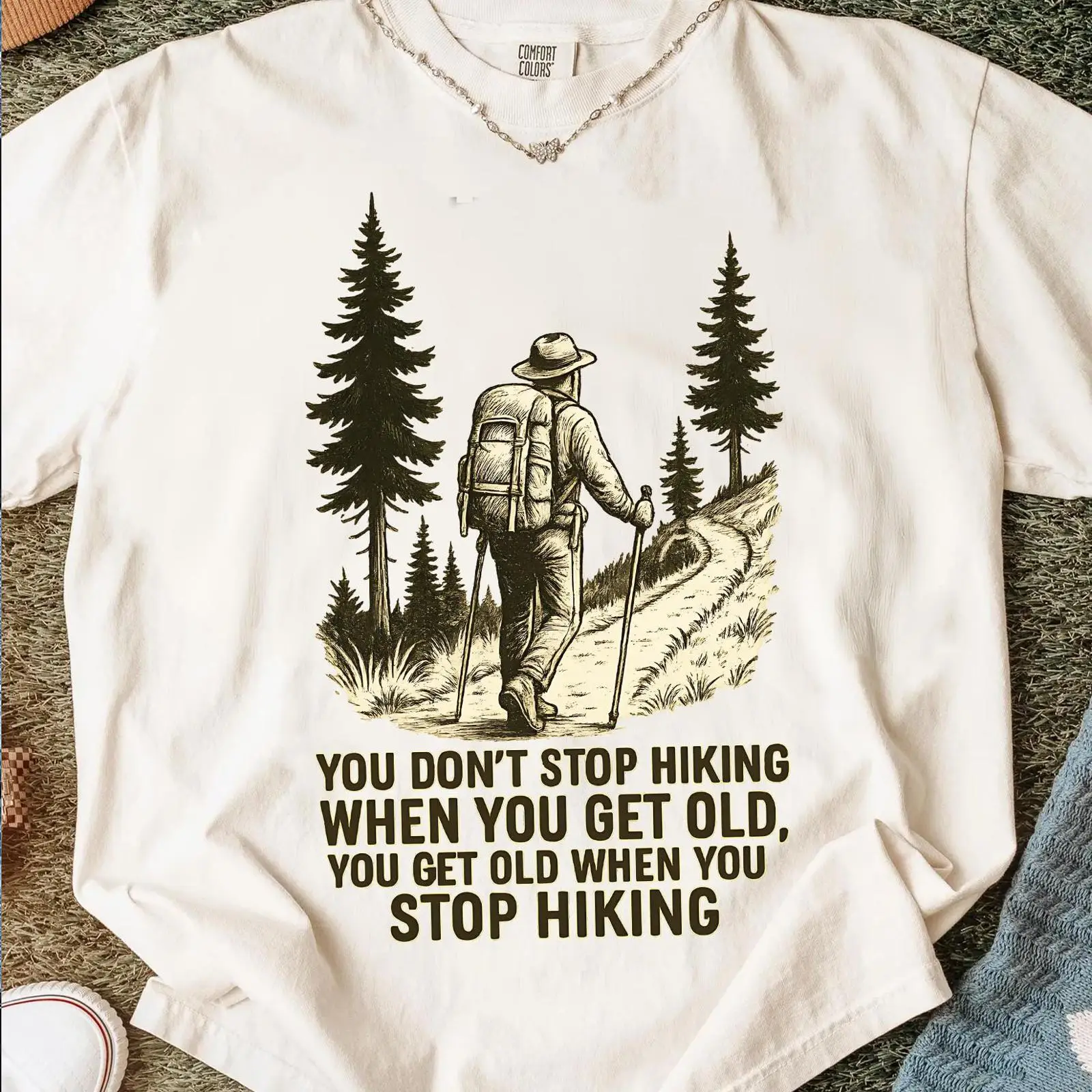 あなたは老くなるとハイキングをやめないでください 面白い引用 - Outdoor Adventure Quotes Short のレビューと価格